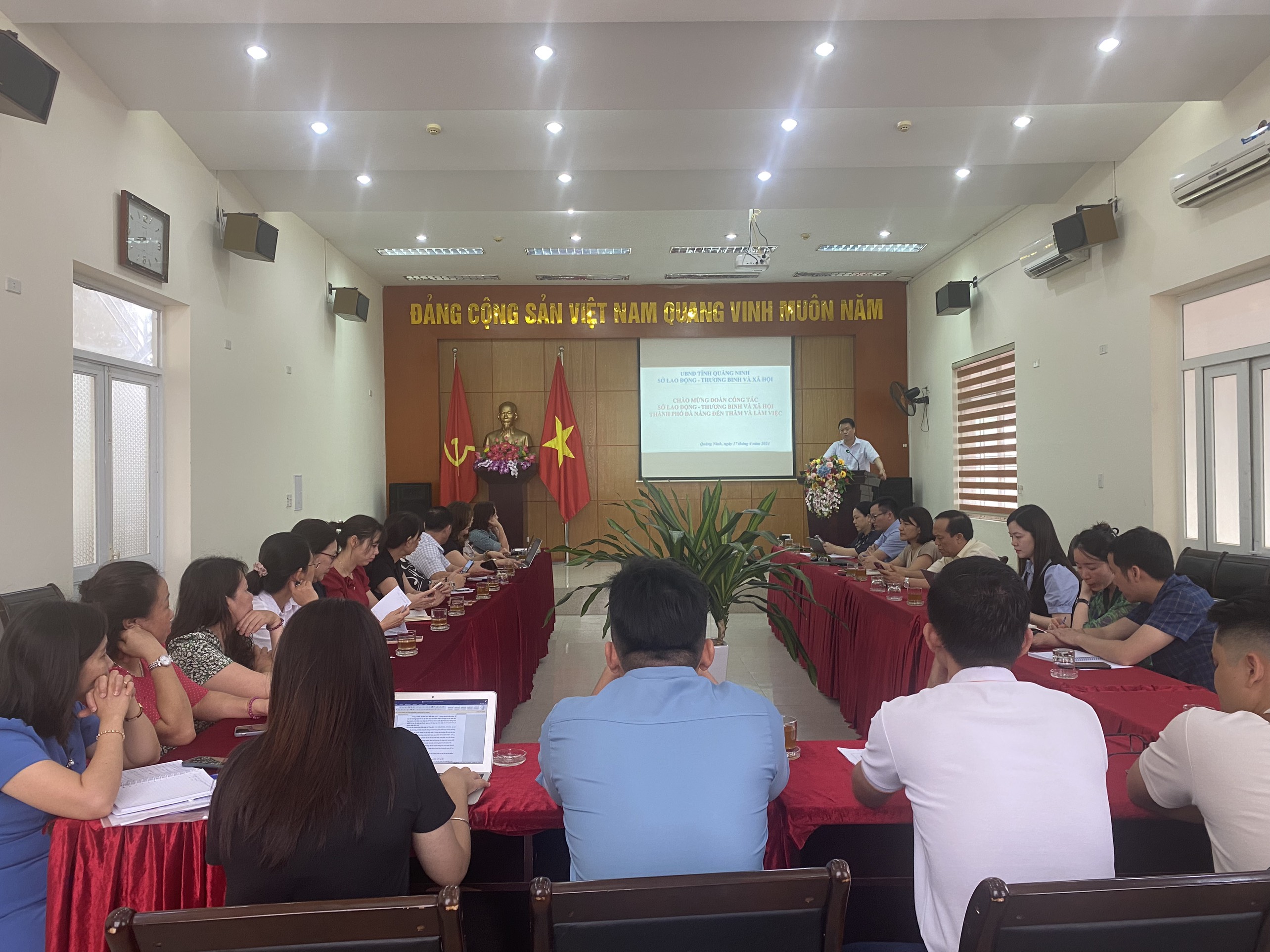 Sở Lao động - Thương binh và Xã hội thành phố Đà Nẵng đến thăm và làm việc tại Trung tâm
